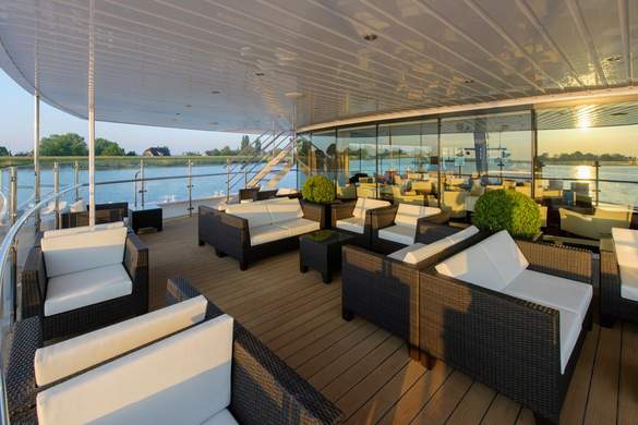 Avalon Waterways Avalon Illumination Observation Lounge.jpg